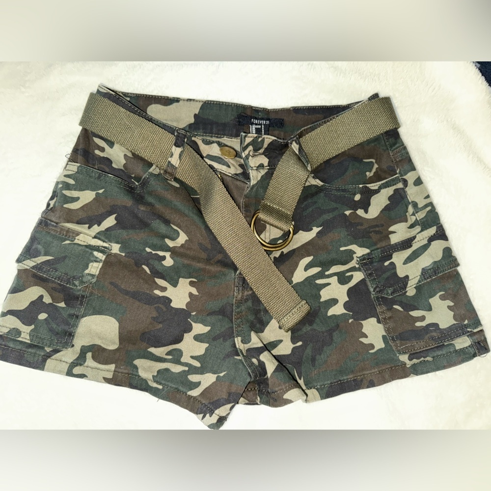 Camo shorts with belt